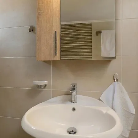 Apartament Elena Hara